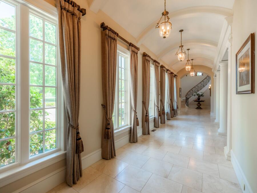 Barrel-vaulted gallery