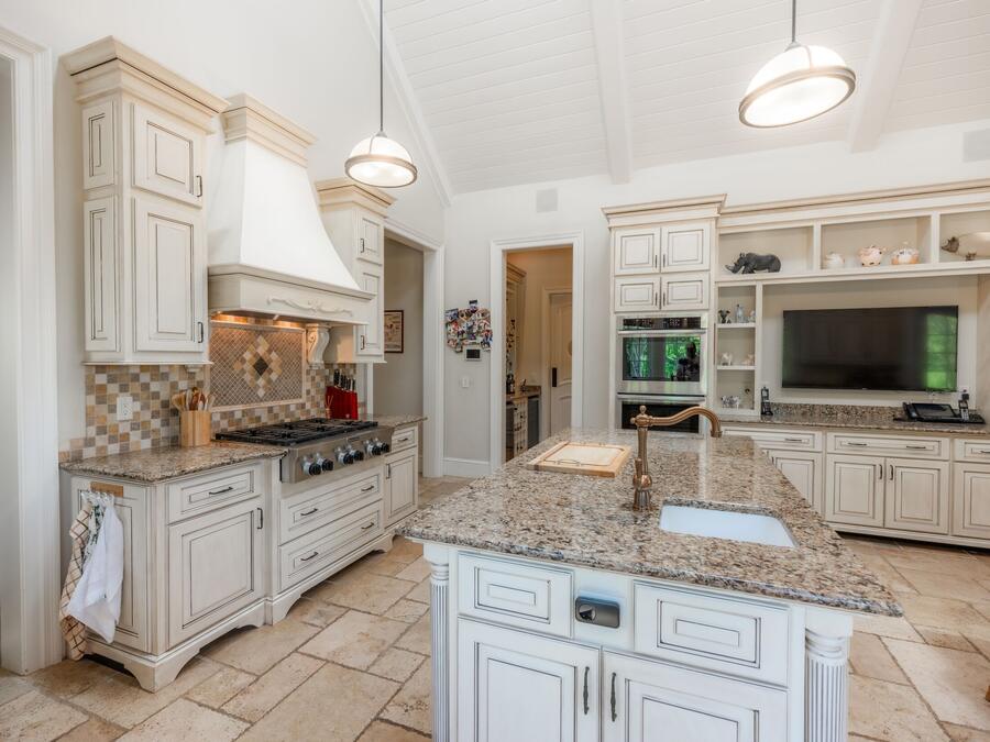 Kitchen range and hood